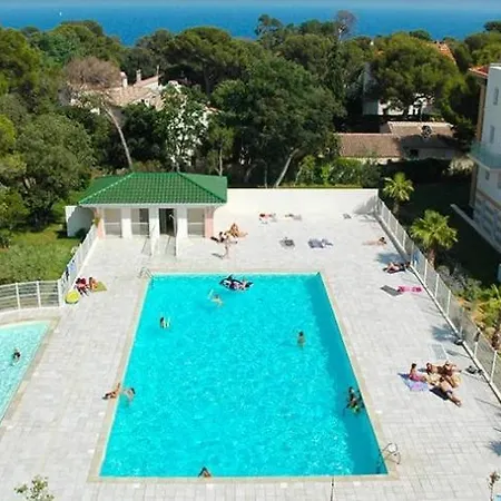 T3 Climatise Avec Terrasse, Piscine, Parking Securise Fréjus