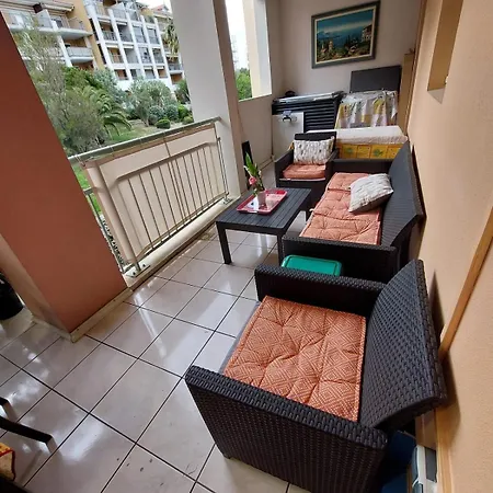 Apartment T3 Climatise Avec Terrasse, Piscine, Parking Securise