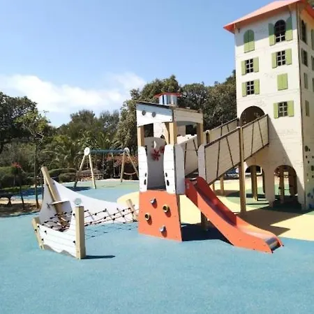 T3 Climatise Avec Terrasse, Piscine, Parking Securise Fréjus